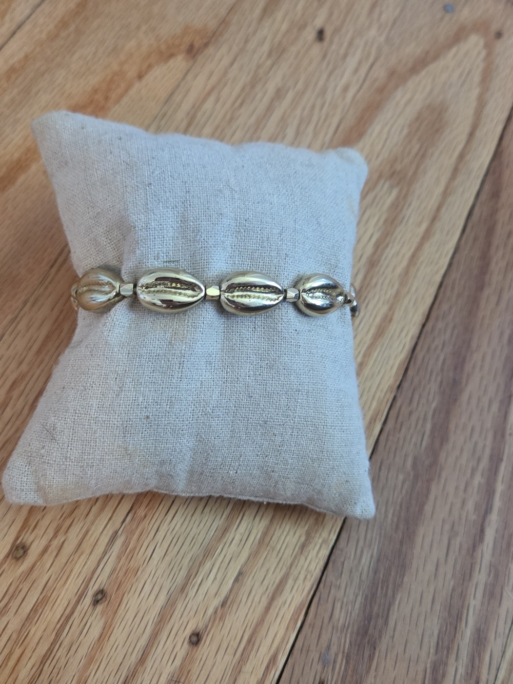 Stella & Dot Gold Shell-Bead Stretch Bracelet